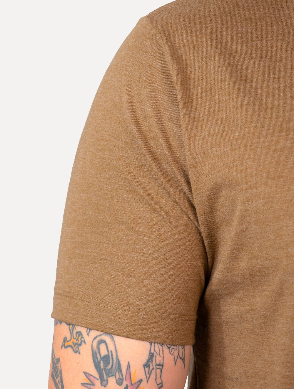 Camiseta Aramis Masculina Basic Lisa Mono Icon Cáqui Mescla