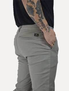 Calça King & Joe Sarja Masculina Slim Cinza