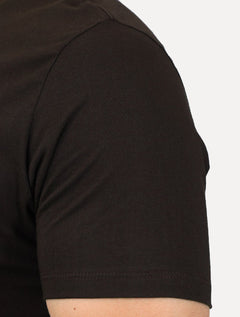 Camiseta Calvin Klein Jeans Masculina Institutional New Logo Marrom Escuro
