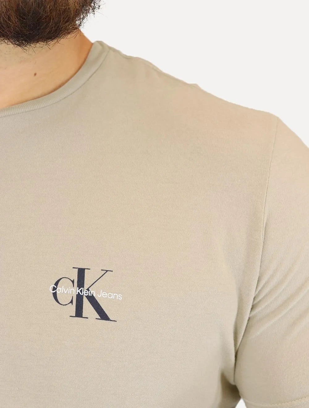 Camiseta Calvin Klein Jeans Masculina New Mono Logo Re Issue Cáqui Claro