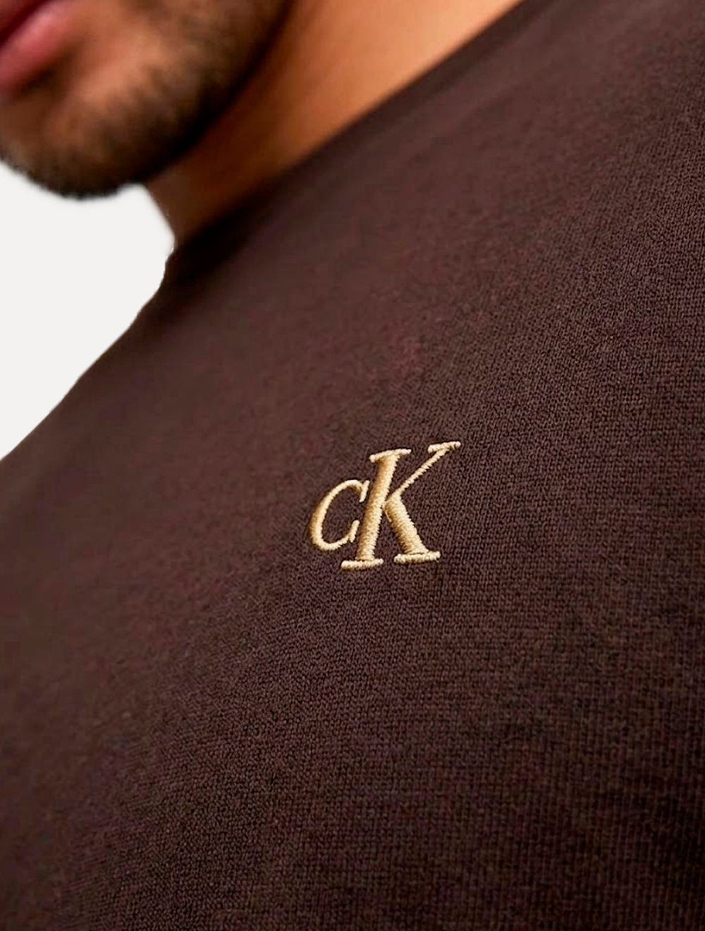 Camiseta Calvin Klein Jeans Masculina Meia Malha Logo Flow Marrom Escuro