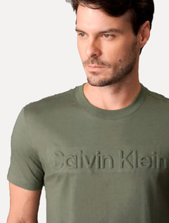 Camiseta Calvin Klein Masculina Embossing Logo Relevo Verde Militar