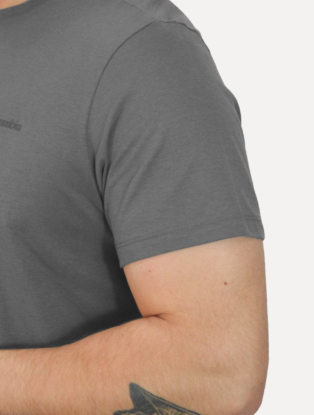 Camiseta Columbia Masculina Dark Logo Cinza Escuro