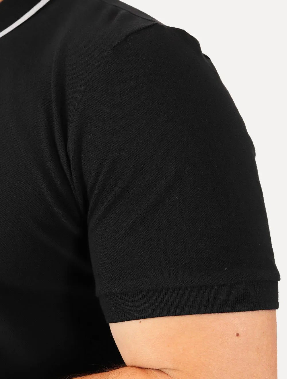 Polo Guess Masculina Piquet Silk Linear Light Friso Preta