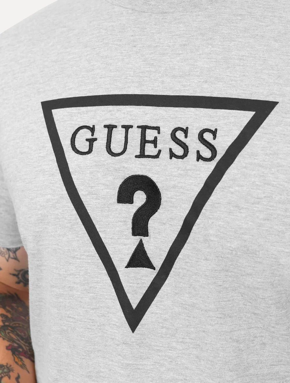 Camiseta Guess Masculina Classic Logo Embossed Cinza