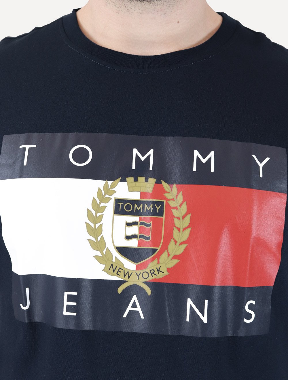 Camiseta Tommy Jeans Masculina Regular Crest Flag Azul Marinho