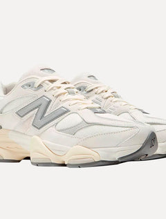 Tênis New Balance 9060 Branco/Prata