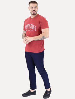Camiseta Tommy Jeans Masculina Regular Logo Varsity Washed Bordô