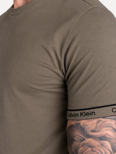 Camiseta Calvin Klein Masculina Punho Logo Marrom Claro