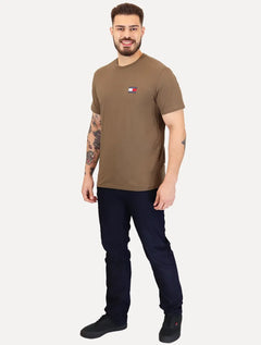 Camiseta Tommy Hilfiger Masculina Regular Badge Logo Tee Marrom Escuro