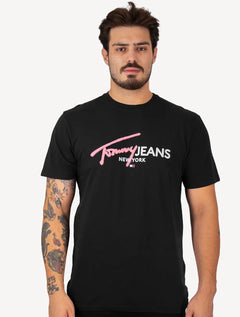 Camiseta Tommy Jeans Masculina Regular Spray Pop Logo Preta