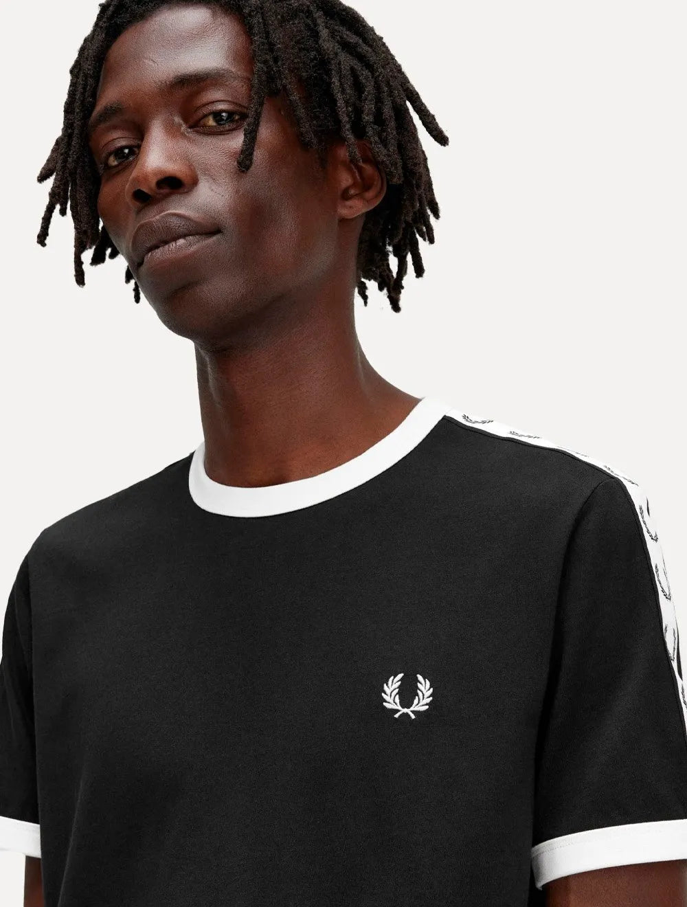 Camiseta Fred Perry Masculina Regular Taped Ringer Preta