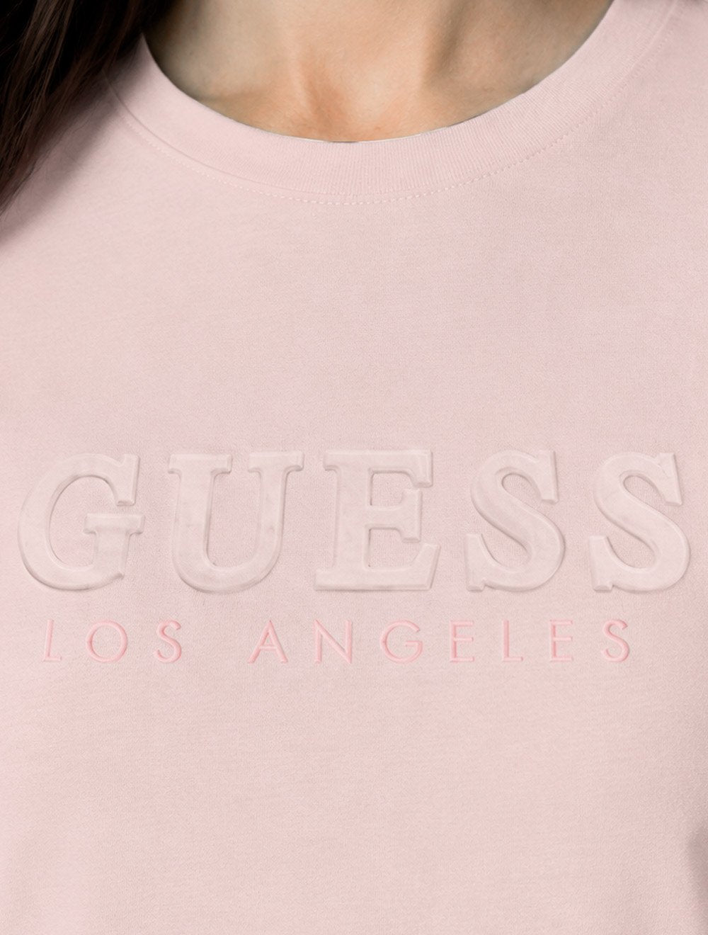 Camiseta Guess Feminina Bold Cursive Embossed Logo Rosa Claro