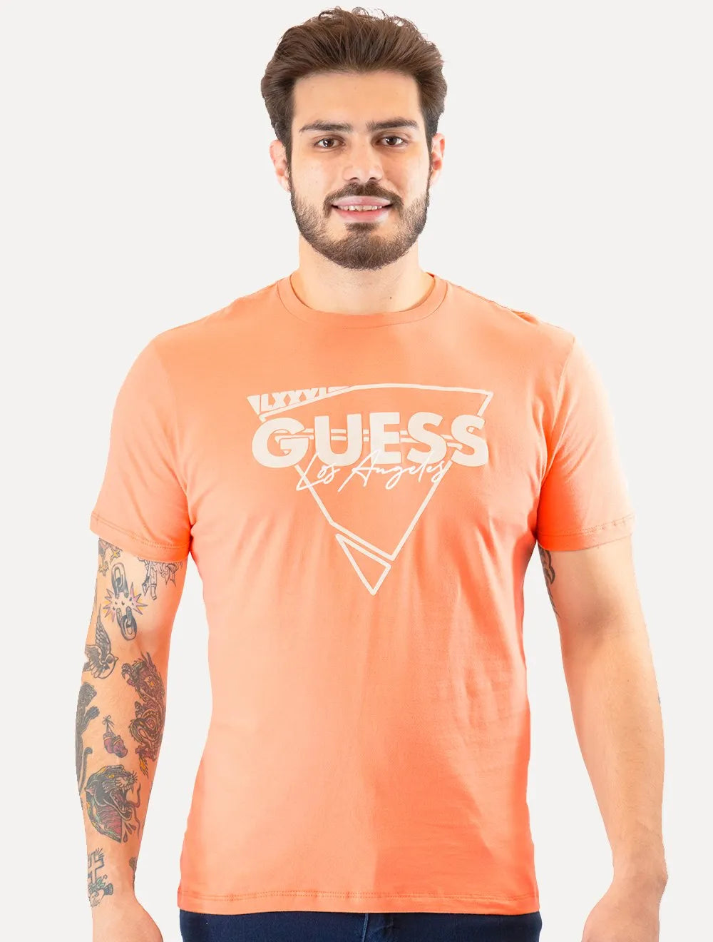 Camiseta Guess Masculina Triângulo Los Angeles Relevo Peito Laranja