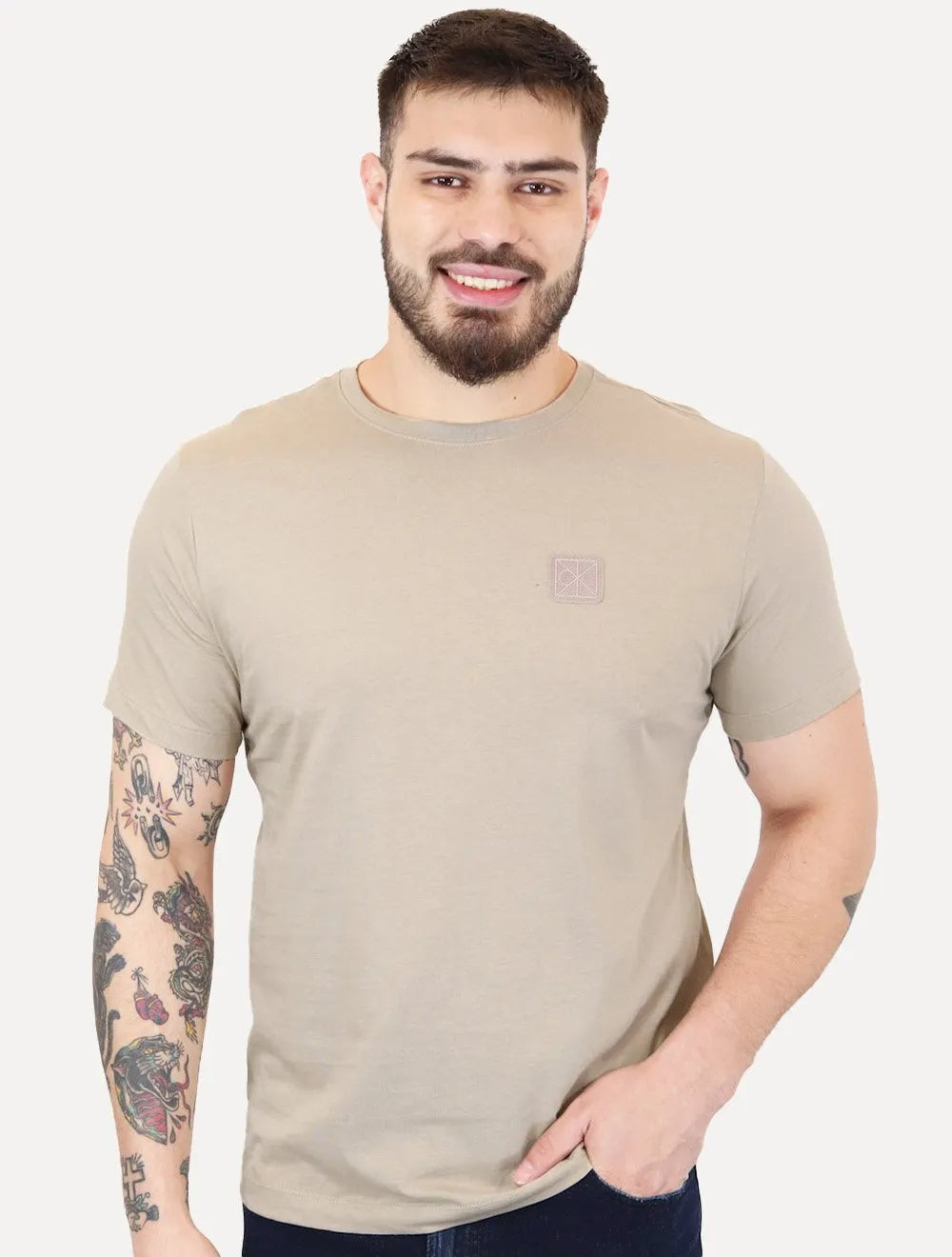 Camiseta Calvin Klein Jeans Masculina Egyptian Cotton CK Rubber Badge Cáqui Médio