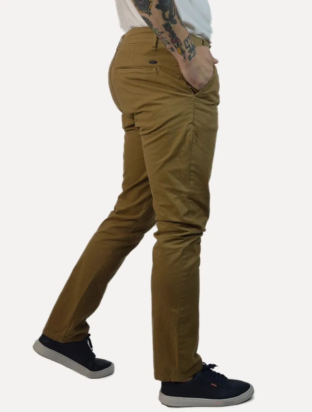 Calça Aramis Masculina Chino Sarja Classica Button Cáqui Médio