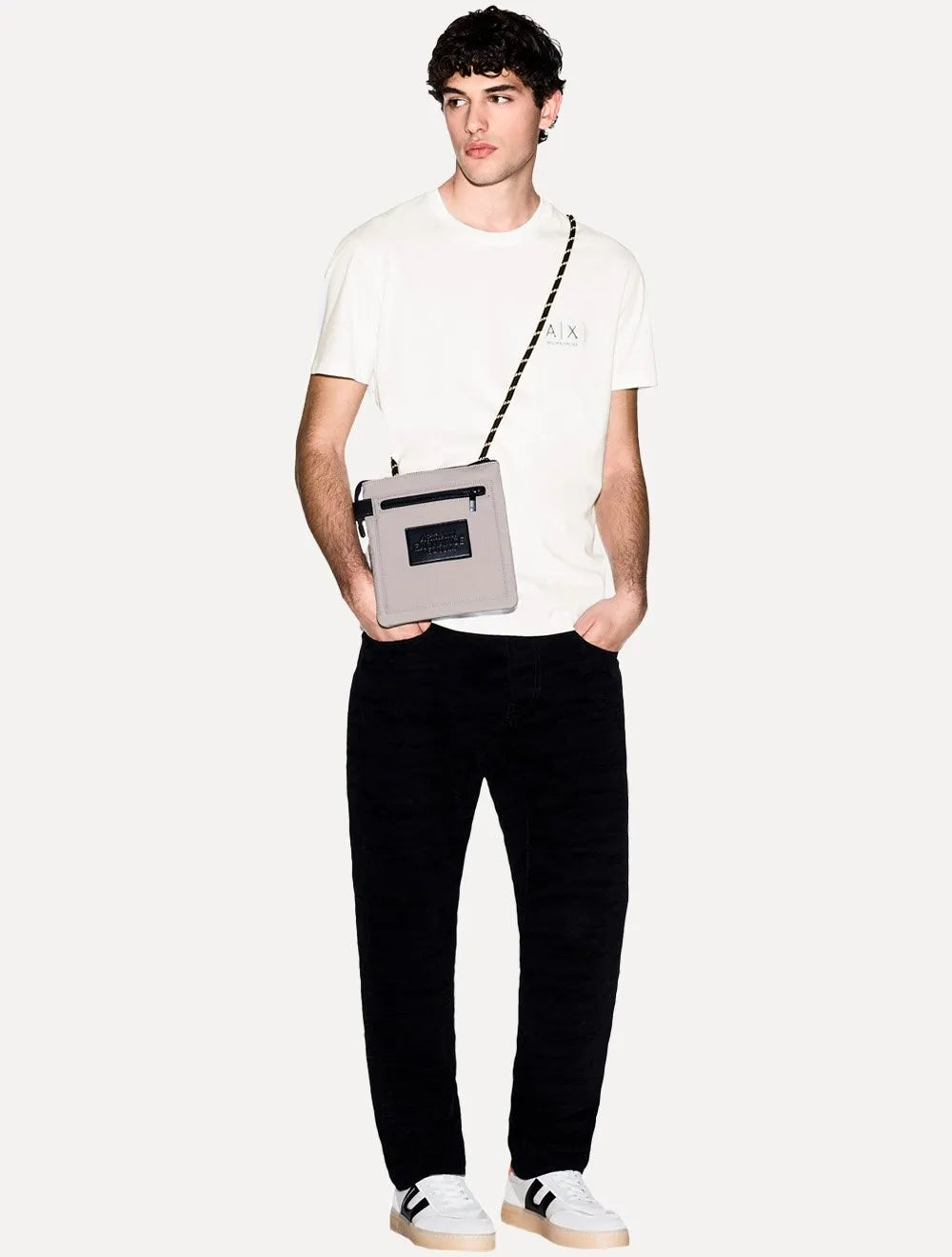 Camiseta Armani Exchange Masculina Regular Fit  Cotton Patch AX Off White 