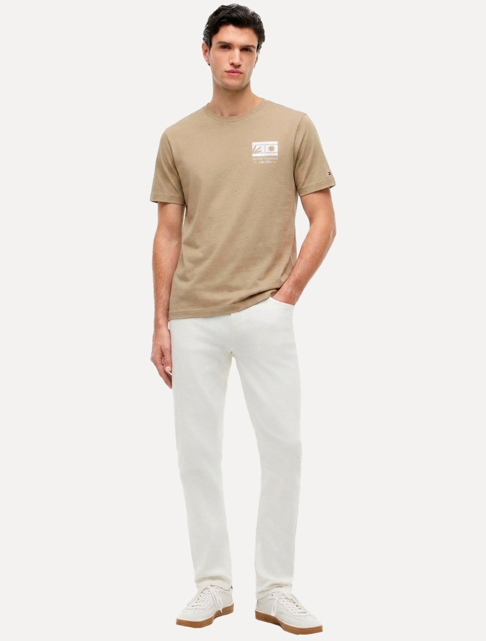 Camiseta Tommy Hilfiger Masculina Brand Love Graphic Tee Cáqui