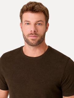 Camiseta Dudalina Masculina Essentials Mono Logo Marrom Médio