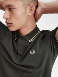 Polo Fred Perry Masculina Piquet Regular Beige Twin Tipped Verde