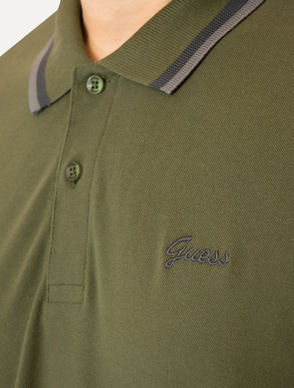 Polo Guess Masculina Piquet Friso Bordado Cursivo Verde Oliva