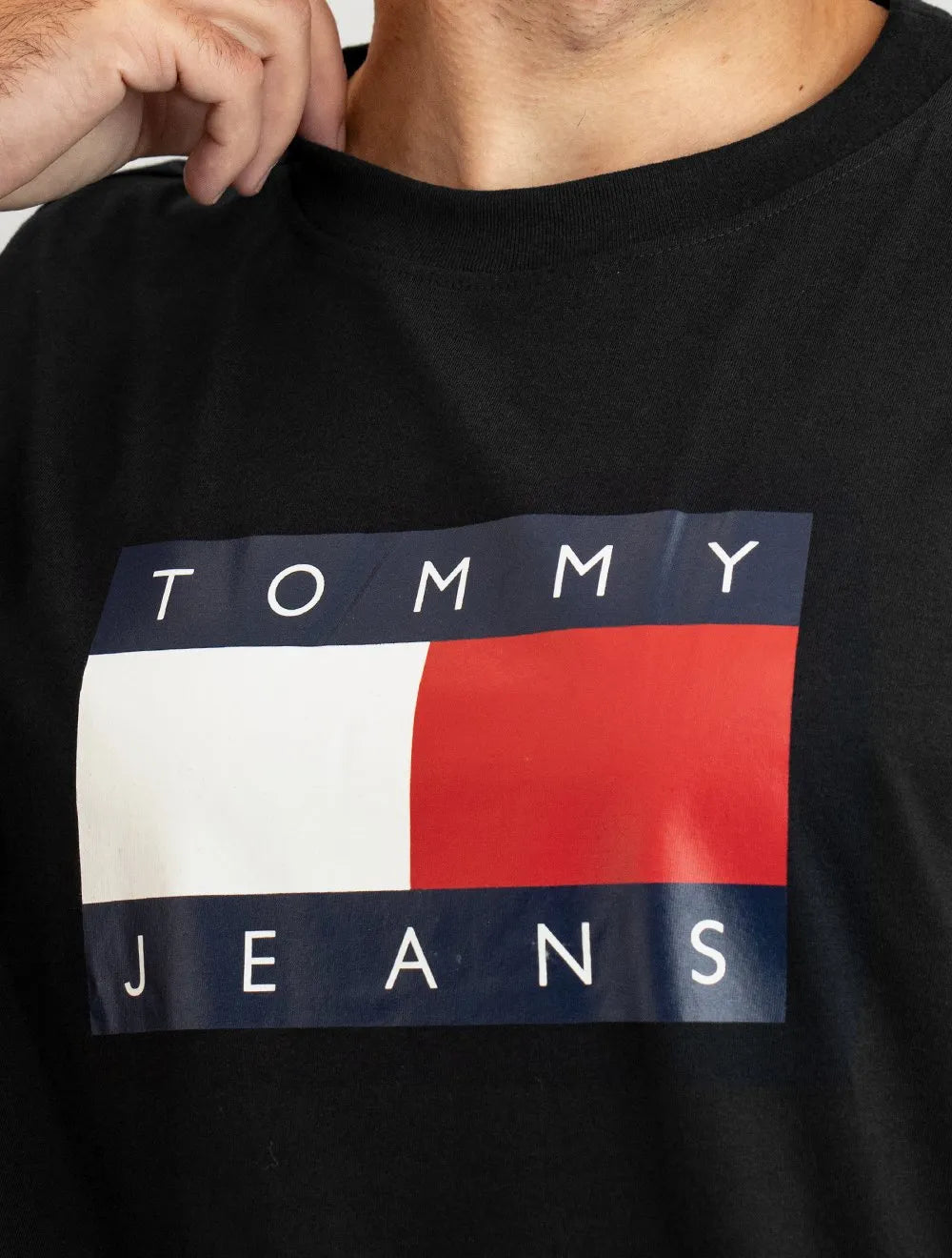 Camiseta Tommy Jeans Masculina Regular Skate Flag Preta