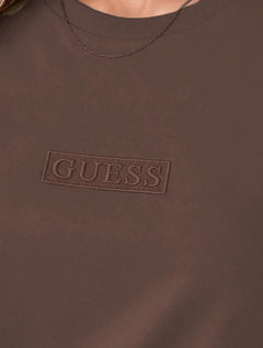 Camiseta Guess Feminina Patch Small Logo Marrom Escuro