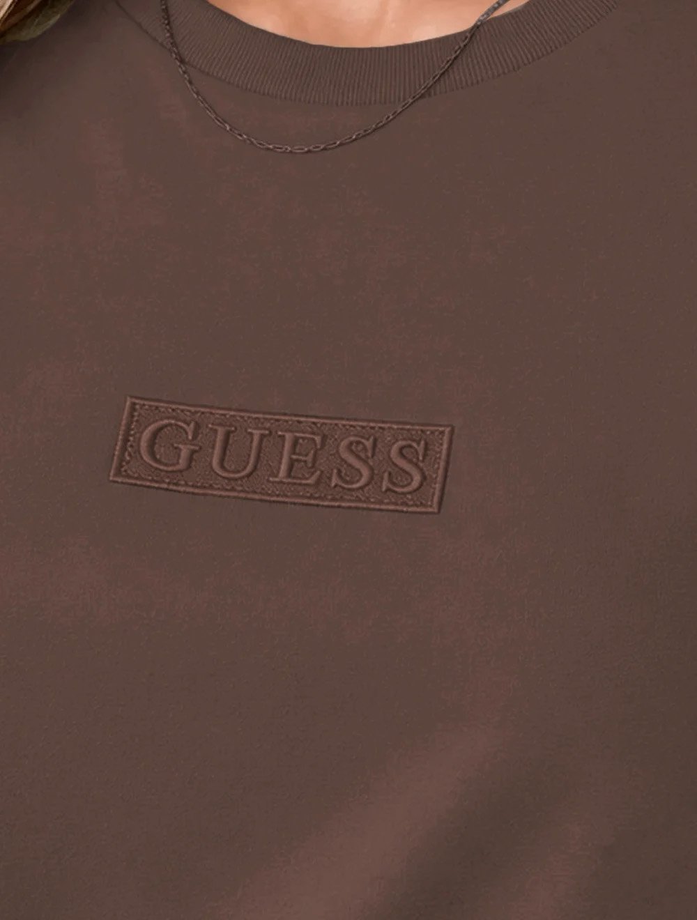 Camiseta Guess Feminina Patch Small Logo Marrom Escuro