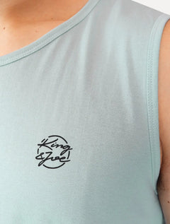 Regata King & Joe Masculina Logomania Circle Script Peito Azul Claro