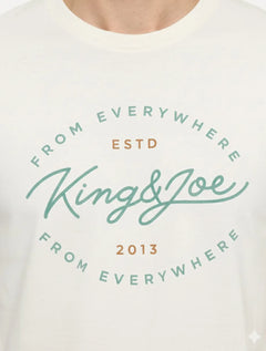 Camiseta King & Joe Masculina Signature Color Circle Estd 2013 Off White