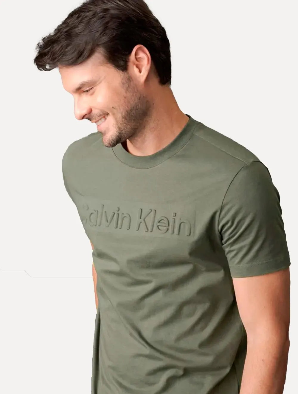 Camiseta Calvin Klein Masculina Embossing Logo Relevo Verde Militar