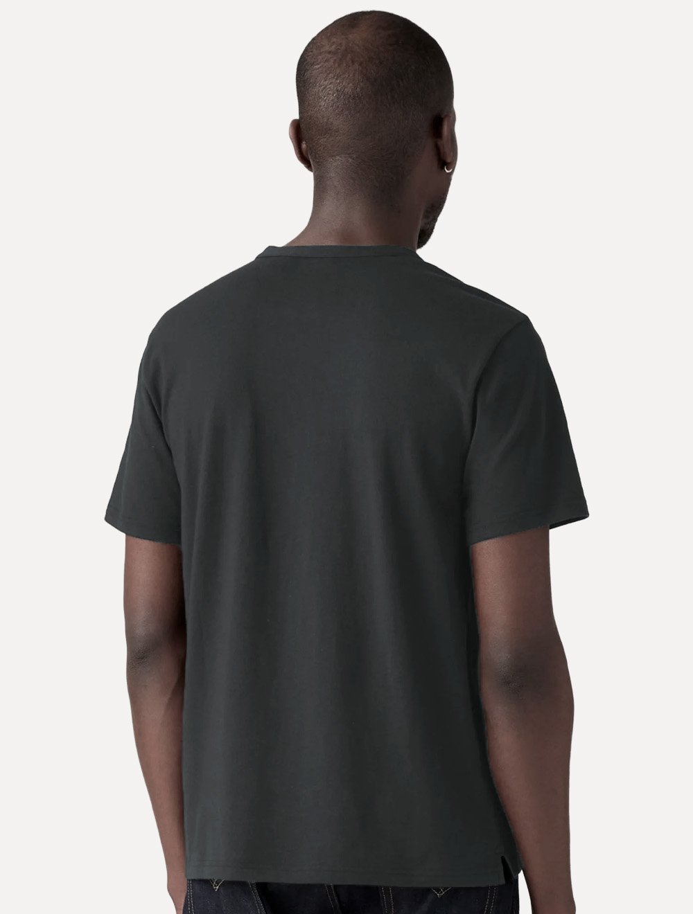 Camiseta Levis Masculina Relaxed Henley Botão Preta