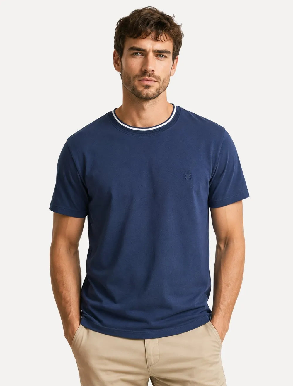 Camiseta Individual Masculina Comfort Malhar Gola Friso Logo Bordado Azul Marinho