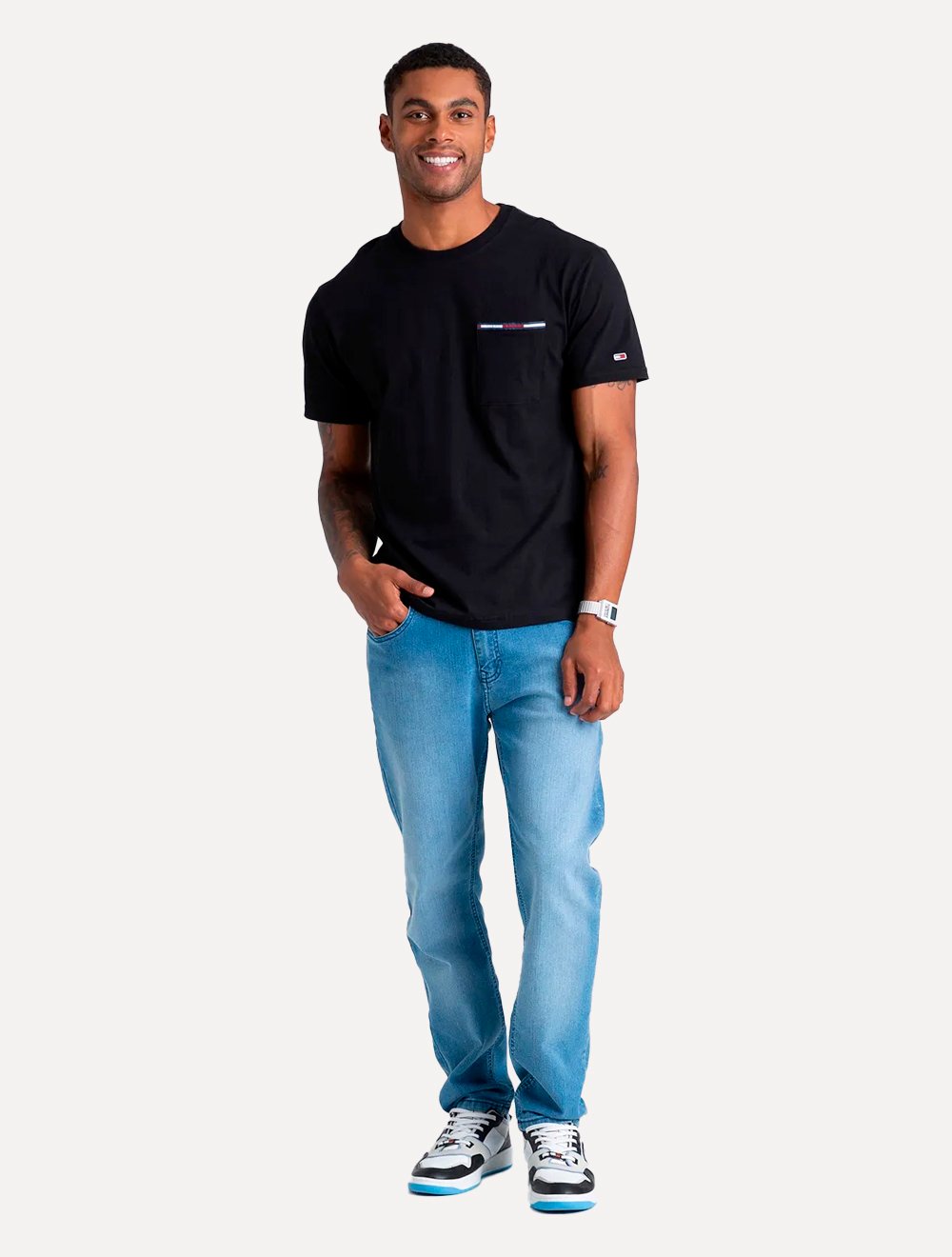 Camiseta Tommy Jeans Masculina Essential Flag Pocket Preta