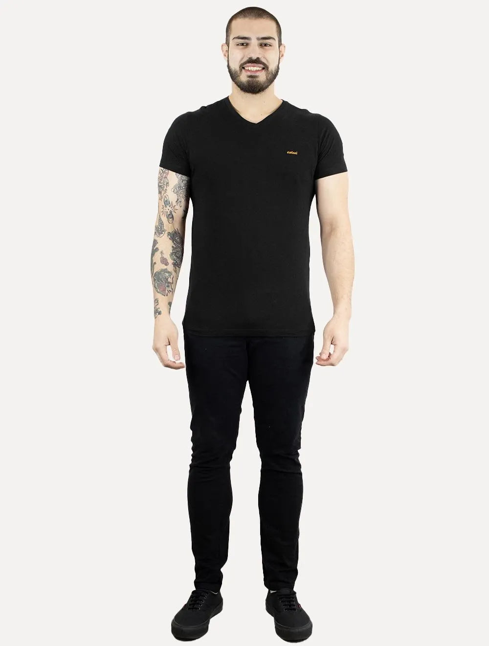 Camiseta Colcci Masculina V-Neck Logo Minimalista Preto