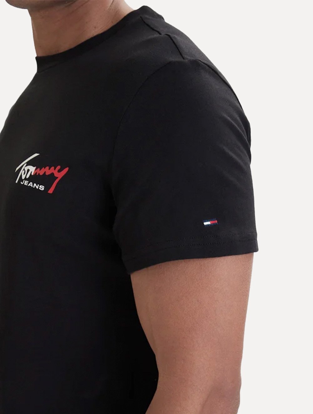 Camiseta Tommy Jeans Masculina Regular Sign Chest Preta