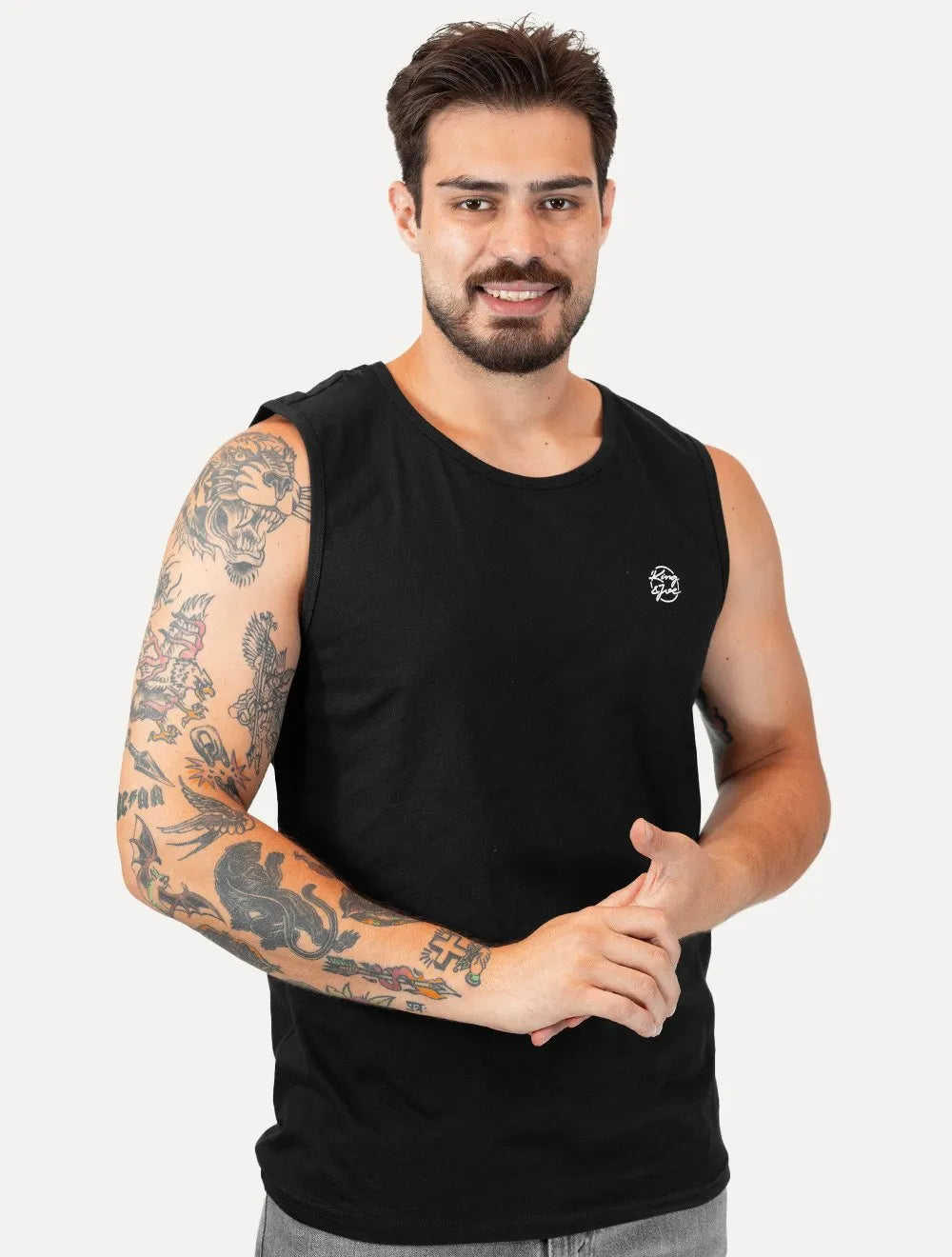 Regata King & Joe Masculina Logomania Circle Script Peito Preto