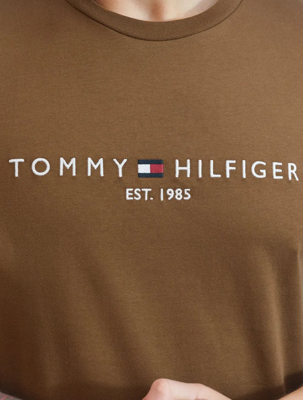 Camiseta Tommy Hilfiger Masculina Core Logo Tee Marrom Escuro