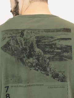 Camiseta Calvin Klein Jeans Masculina Skied Back Frame Verde Militar