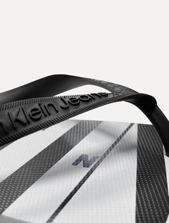 Chinelo Calvin Klein Swimwear Serif Font Logo Branco