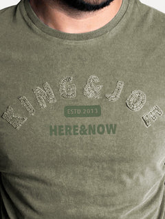 Camiseta King & Joe Masculina Estonada Bordado Estd 2013 Verde