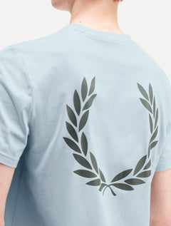 Camiseta Fred Perry Masculina Regular Back Graphic Laurel Azul Claro