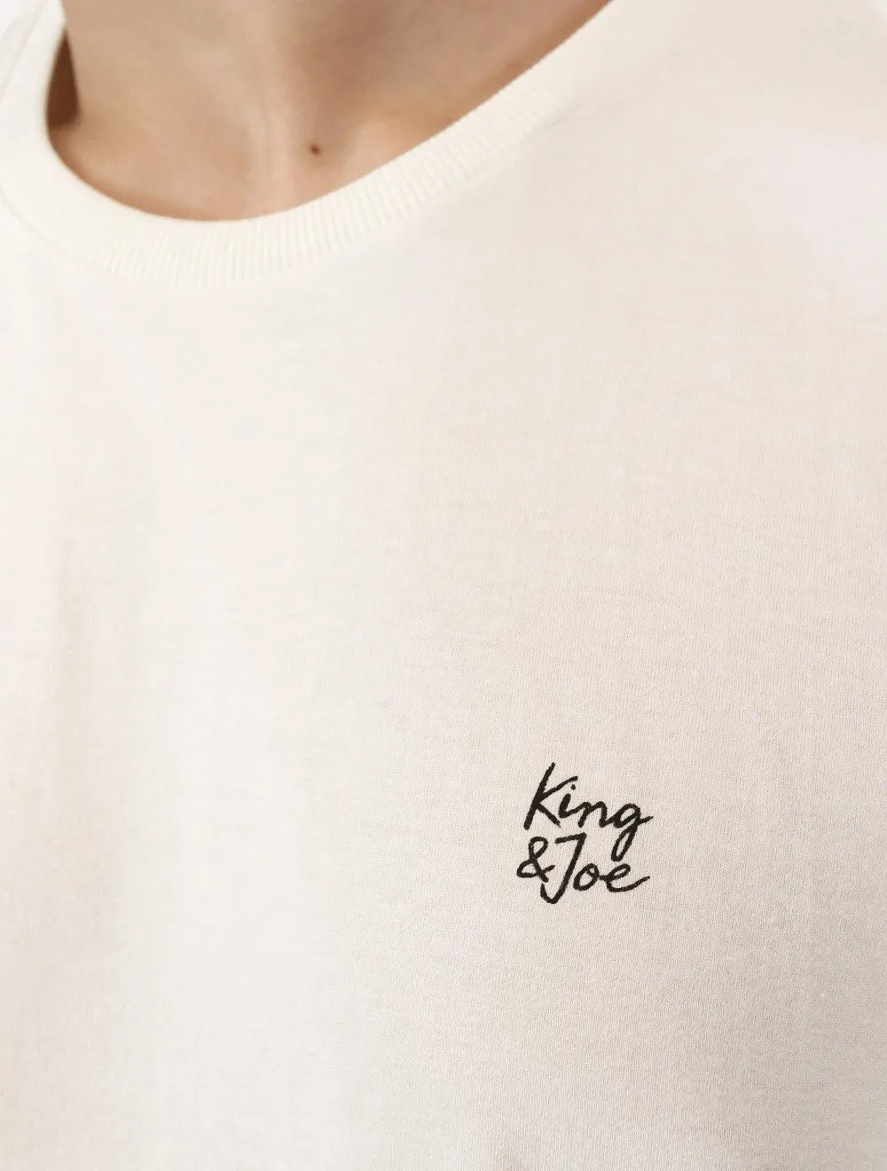 Camiseta King & Joe Masculina Basic Script Peito Off White