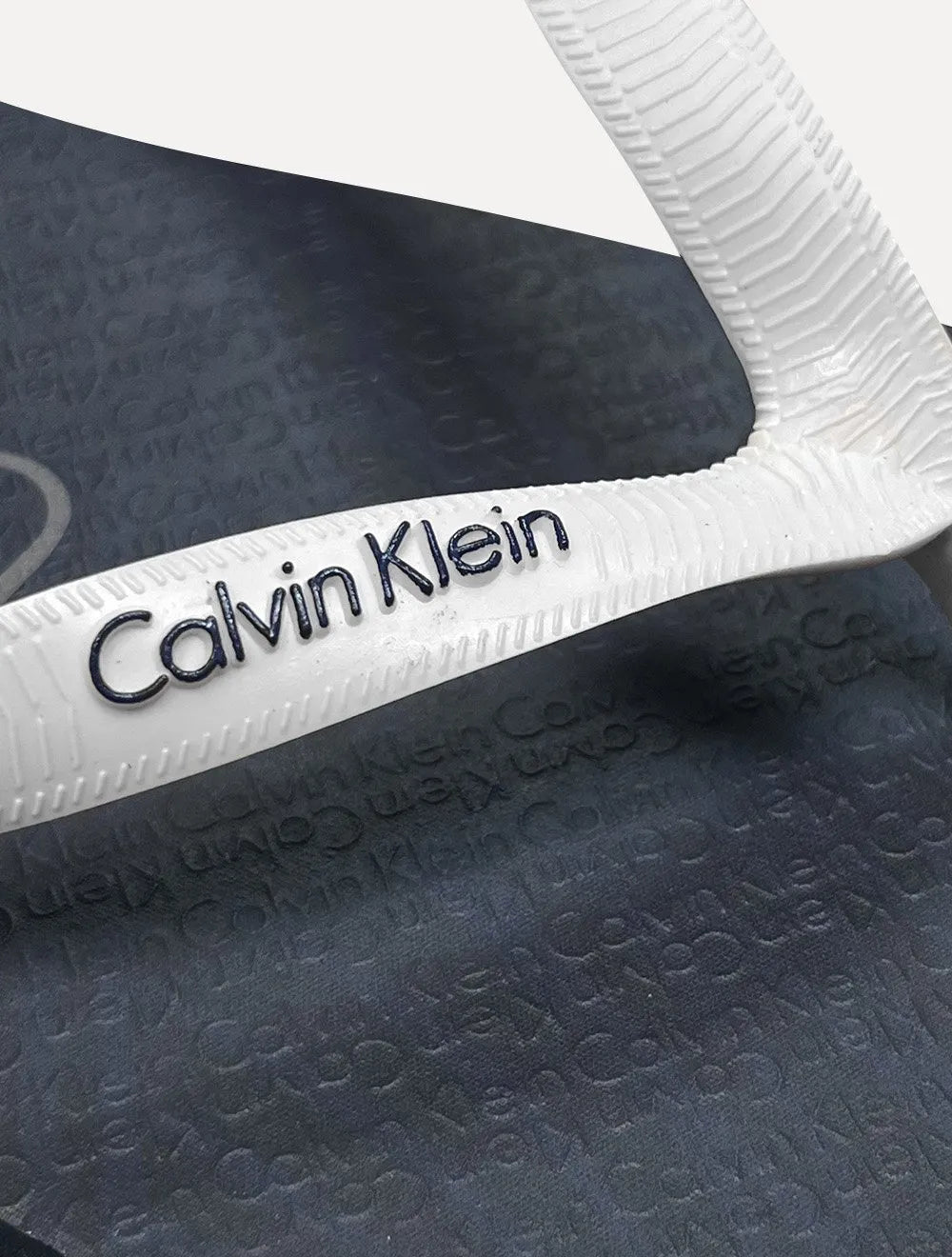 Chinelo Calvin Klein Swimwear Silk Waves Logo Azul Marinho