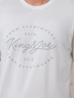 Camiseta King & Joe Masculina Signature Circle Estd 2013 Off White