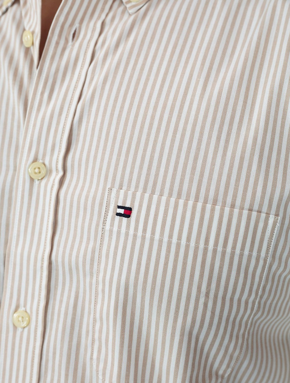 Camisa Tommy Hilfiger Masculina Manga Curta Regular Listrada Oxford Cáqui