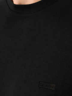 Camiseta Calvin Klein Masculina Suedine Gola Ribana Patch Logo Preta