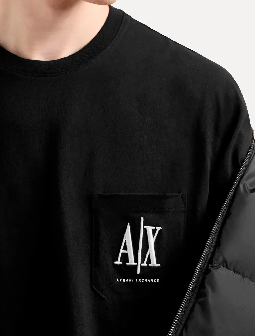 Camiseta Armani Exchange Masculina Regular Fit Pocket AX Logo Preta